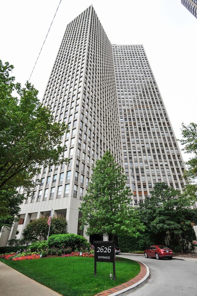 Primary Photo - 2626 N Lakeview Ave
