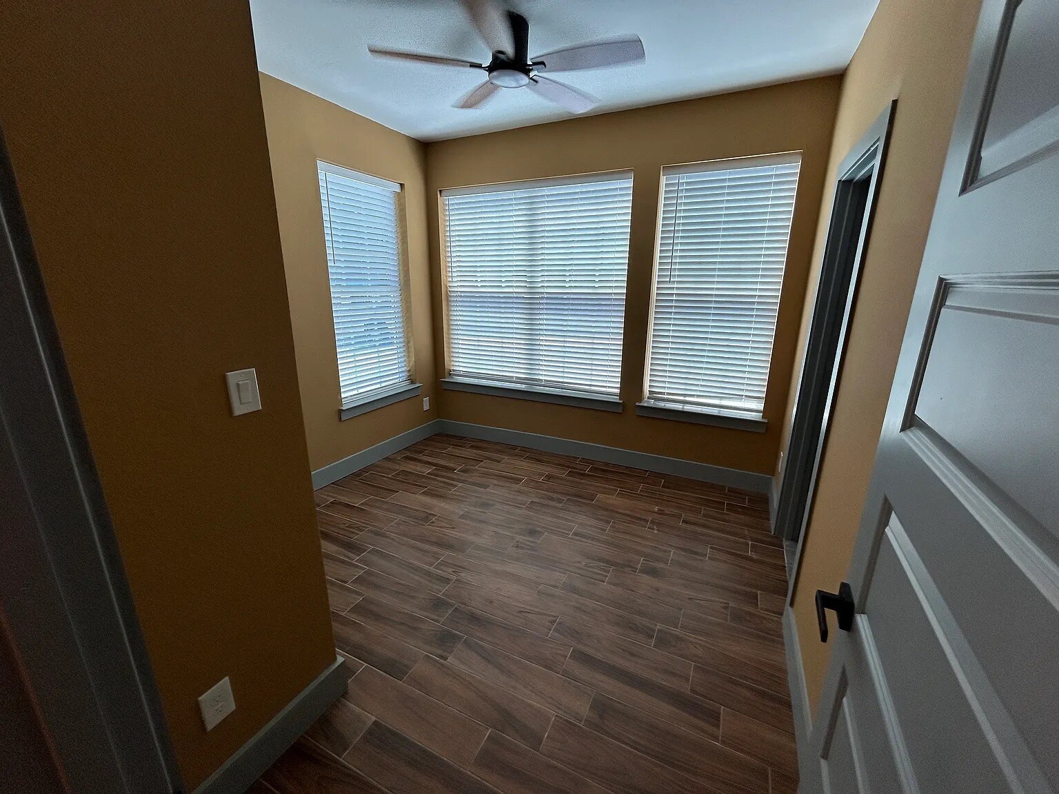 Building Photo - Room in Duplex on N Shore Dr