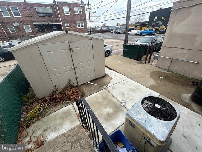 Building Photo - 4655 Benson St