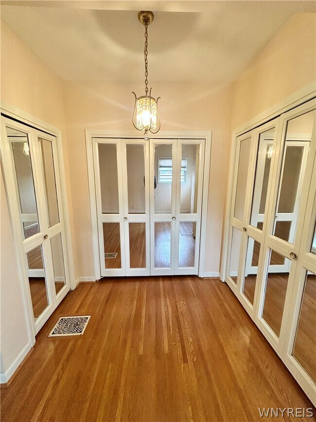 Building Photo - 40 Oakland Pl