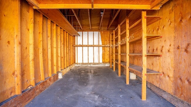 Building Photo - Lovely 3 Bedroom Townhouse ~ Water Included