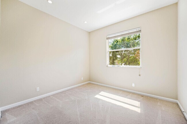 Building Photo - 5089 Sancerre Cir
