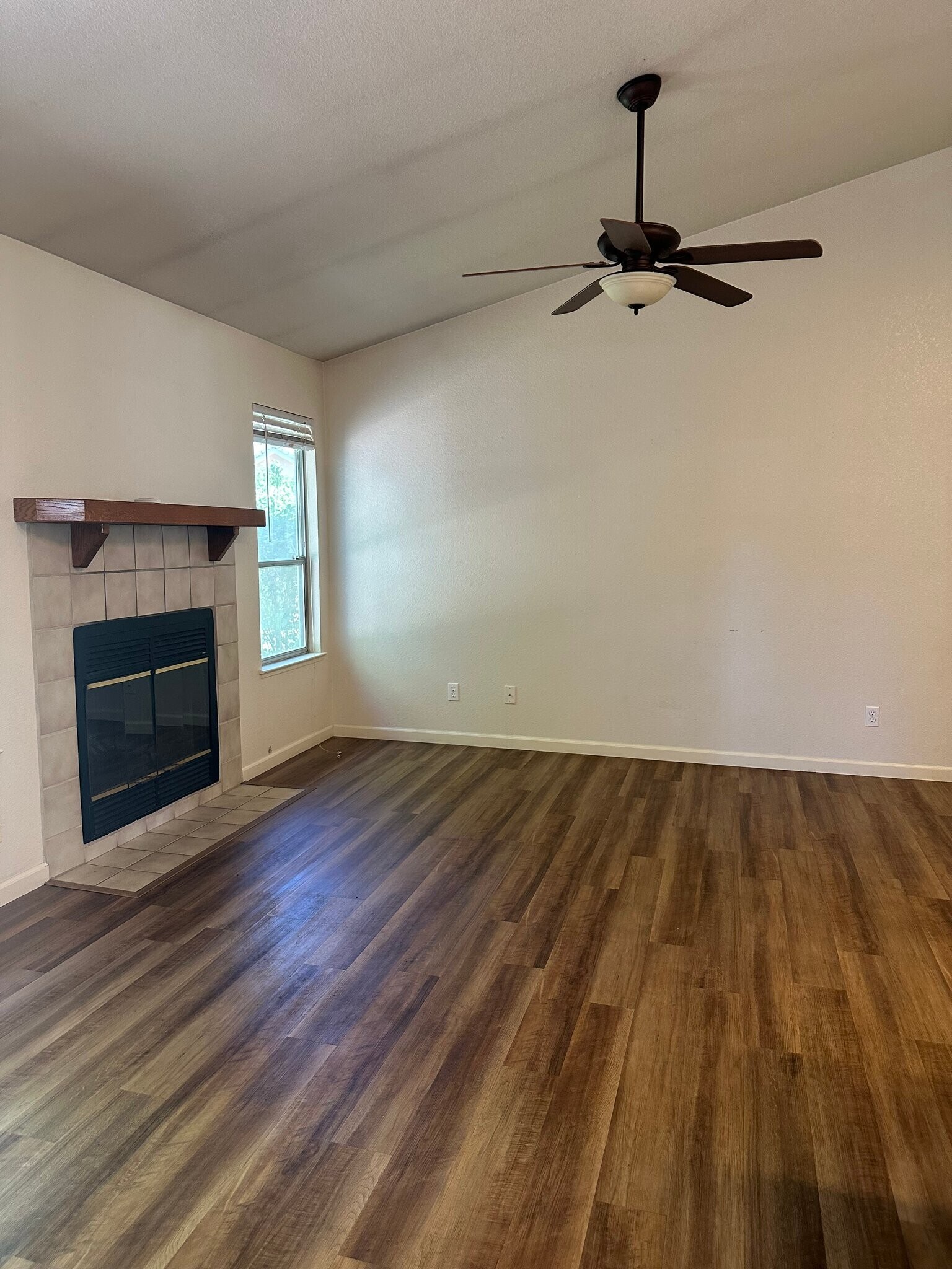 Building Photo - 643 Lunardi Way