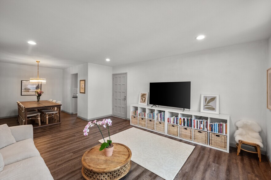 Building Photo - 5111 Skillman St