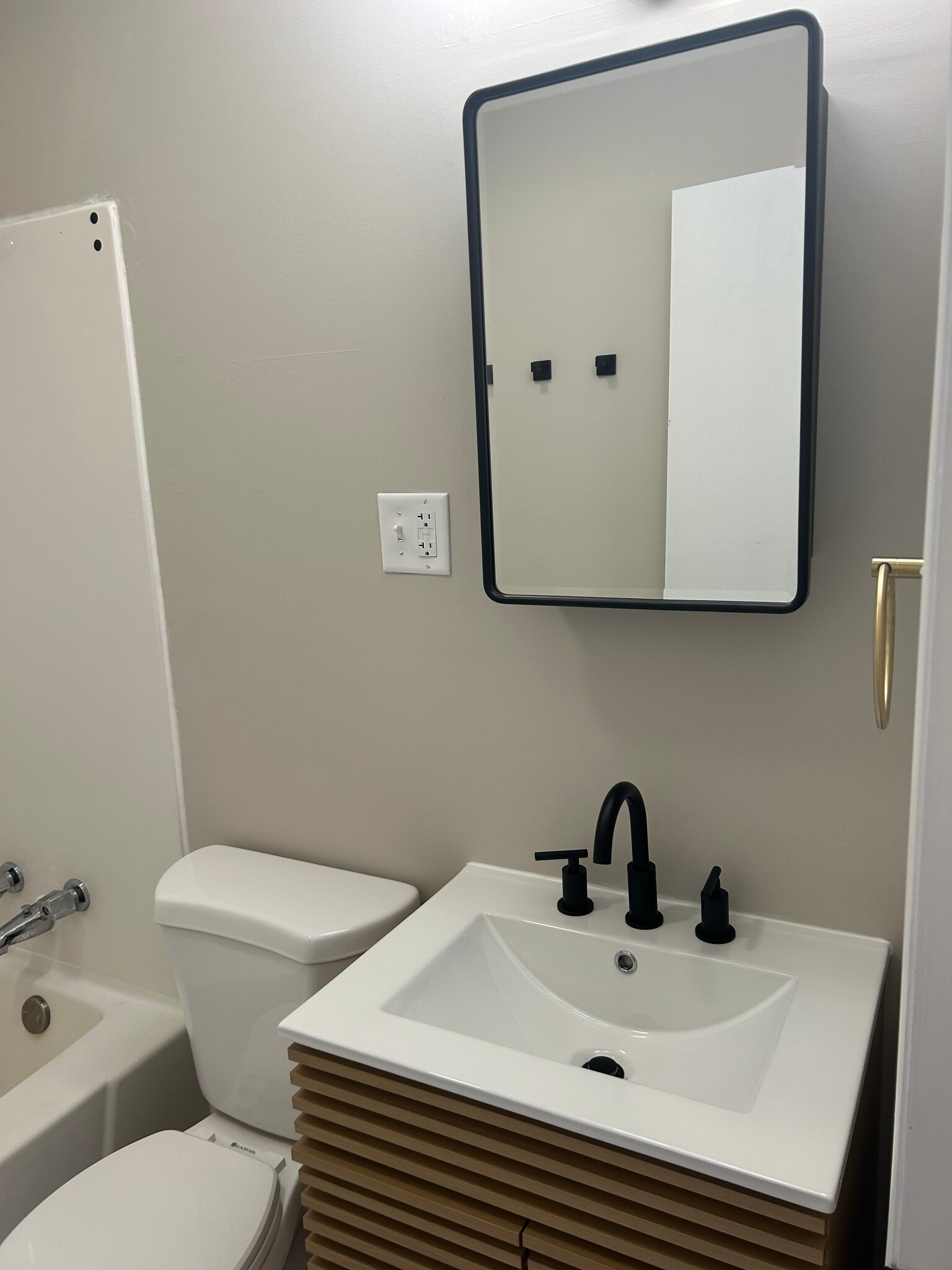 Building Photo - 1034 Bluff Ave