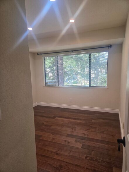 Building Photo - 5440 Makati Cir