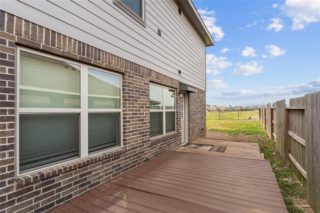 Building Photo - 14515 Broadbury Pond Rd
