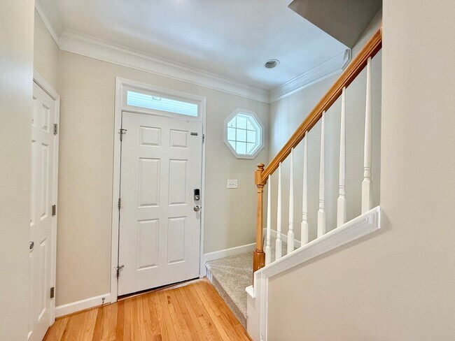 Building Photo - Gorgeous 3BD, 2.5BA Raleigh Townhome in a Prime Location Near Triangle Town Center, Poyner Place,...
