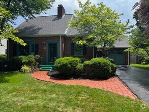 Building Photo - Brick Cape Cod in Upper Arlington School D...