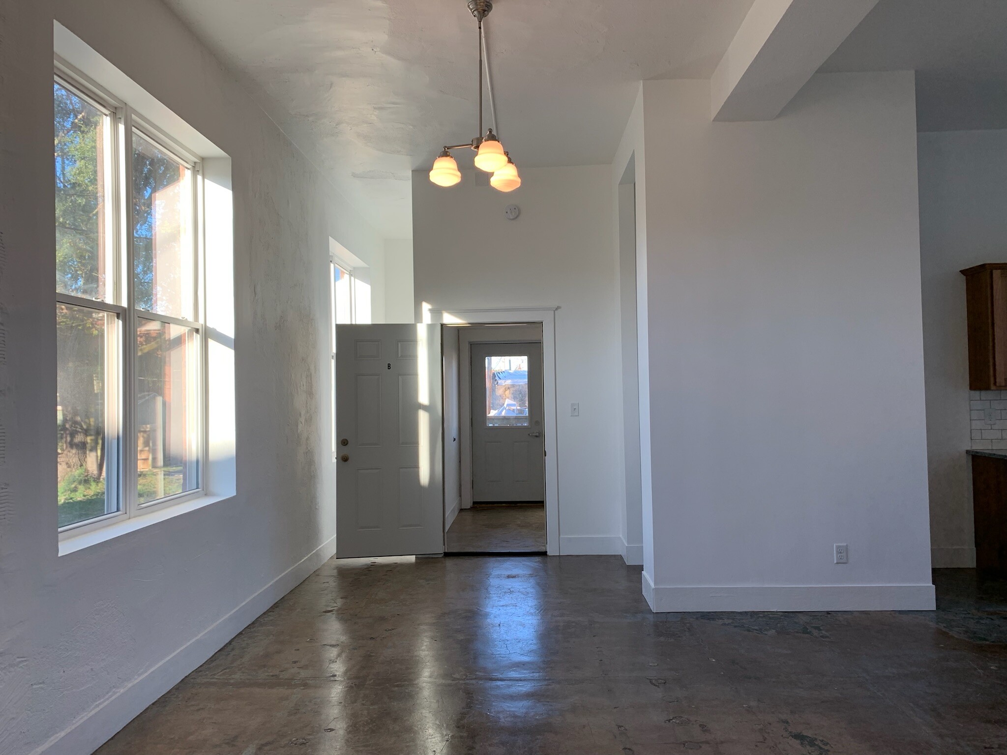 Building Photo - 111 N Walnut St