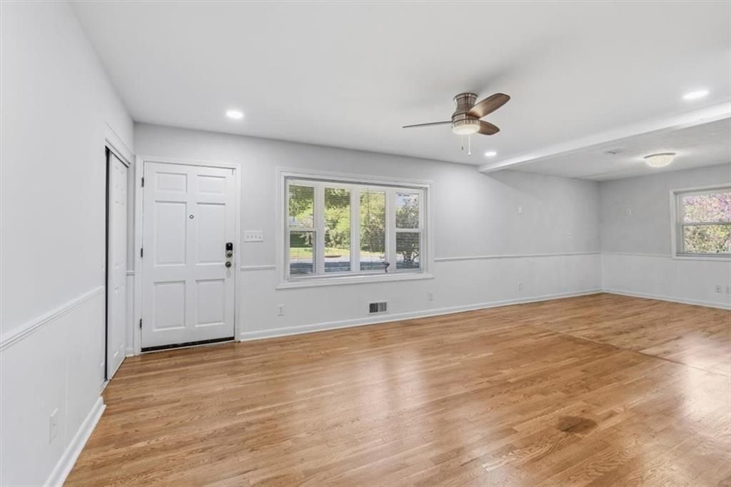 Building Photo - 2815 Carolyn Dr