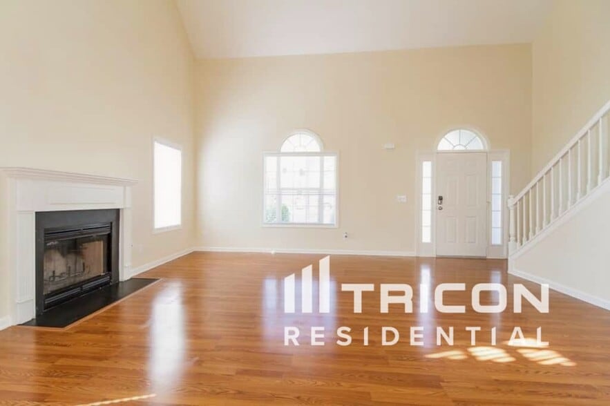 Building Photo - 129 Mary Joe Martin Dr