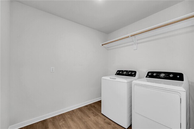 Building Photo - 4411 W Canyon Run Dr