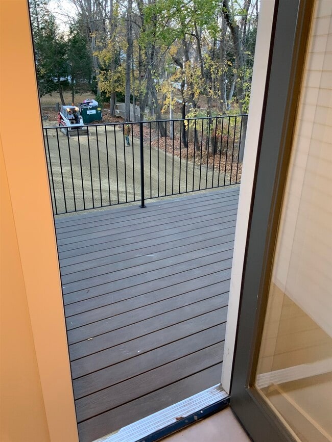 Building Photo - 8 Clifford St