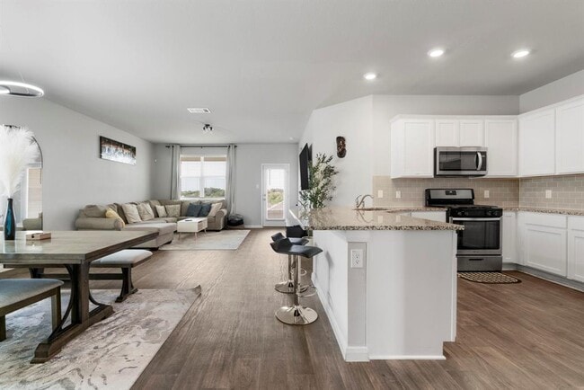 Building Photo - 212 Apache Plum Dr