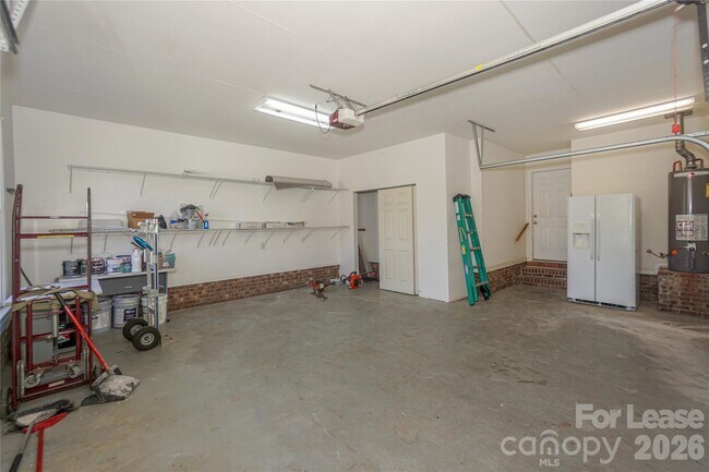 Building Photo - 840 Emerson Dr