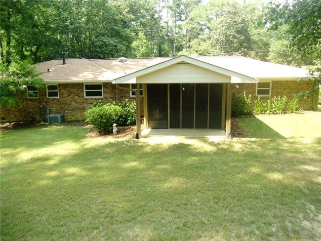 Building Photo - 2604 Princess Ln SE