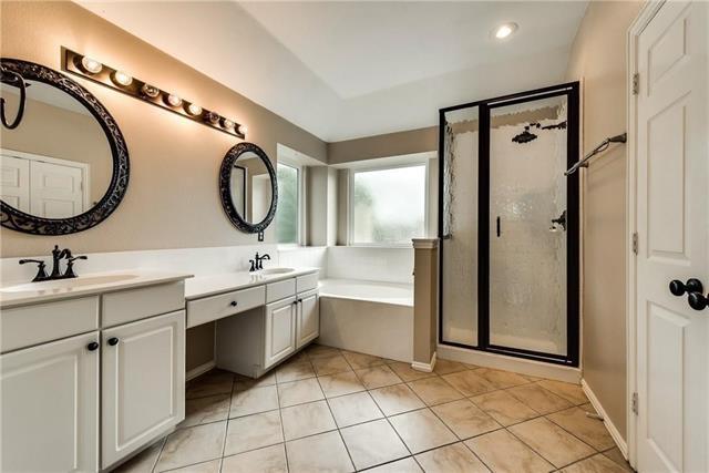 Building Photo - 1439 Royal Oaks Dr