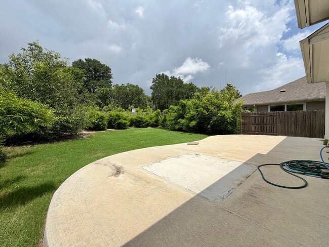 Building Photo - 5404 Bonneville Bend