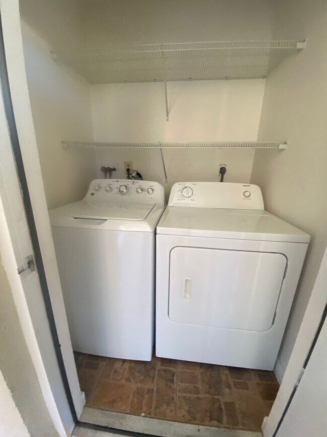 Building Photo - Charming 2BR/2BA Condo in the Heart of Port Charlotte!