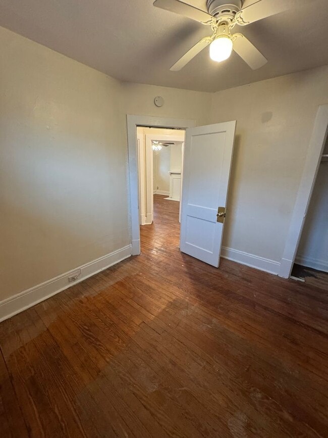 Building Photo - 2450 Starkamp St