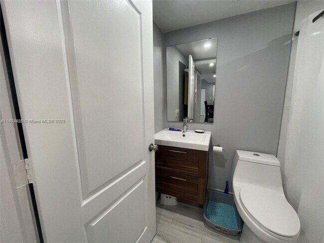 Building Photo - 10285 NW 80th Ct