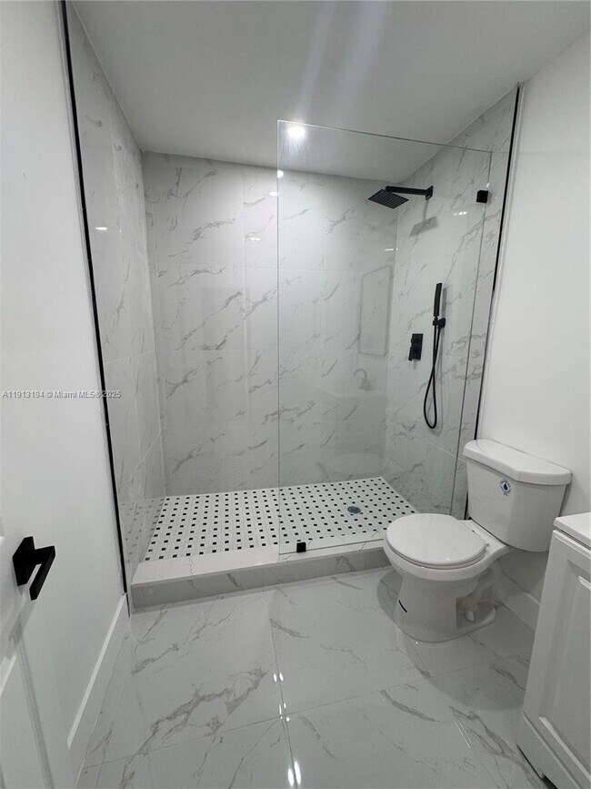 Building Photo - 4028 SW 11th St