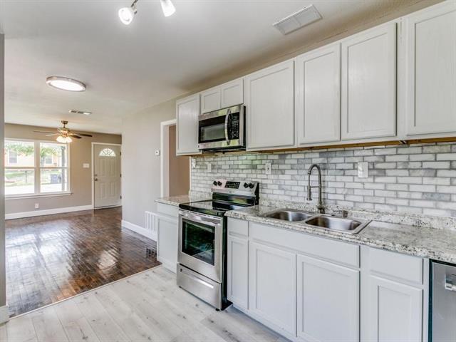 Building Photo - 8121 W Elizabeth Ln