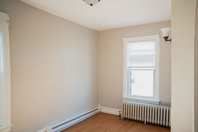 Building Photo - 906 N 4th St