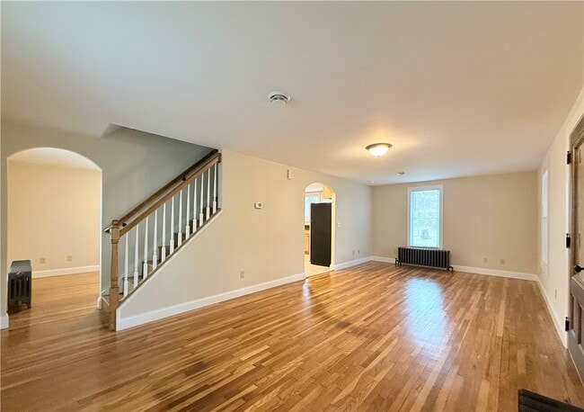 Building Photo - 206 E 11th St