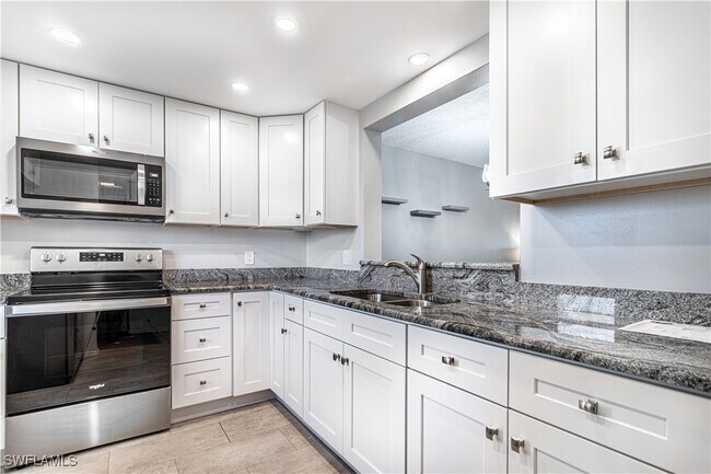 Building Photo - 1660 Pine Valley Dr