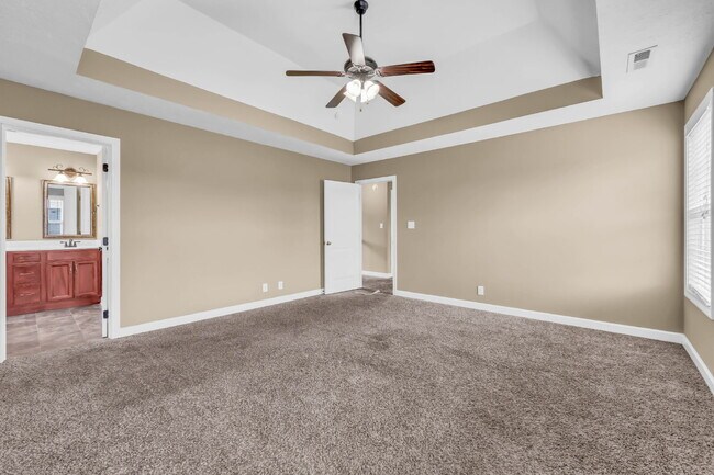 Building Photo - Wonderful 2-story home close to Ft. Campbell