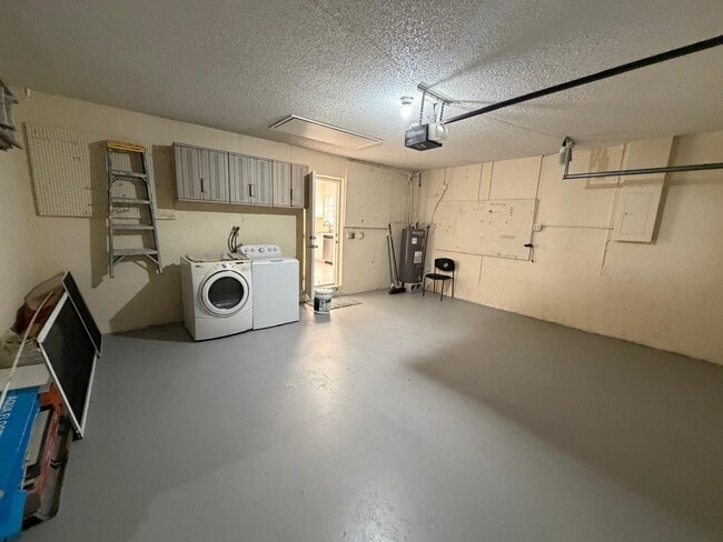 Building Photo - 3780 Amalfi Dr