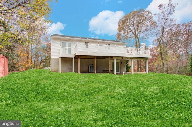 Building Photo - 351 Skyview Dr