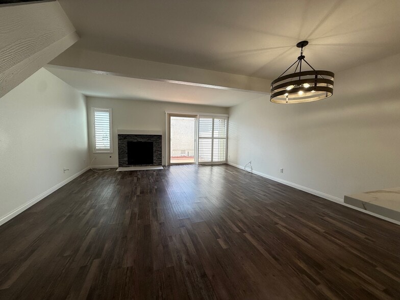 Building Photo - 6917 Pear Tree Dr