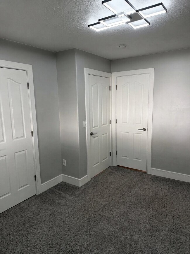 Building Photo - 571 E 300 N