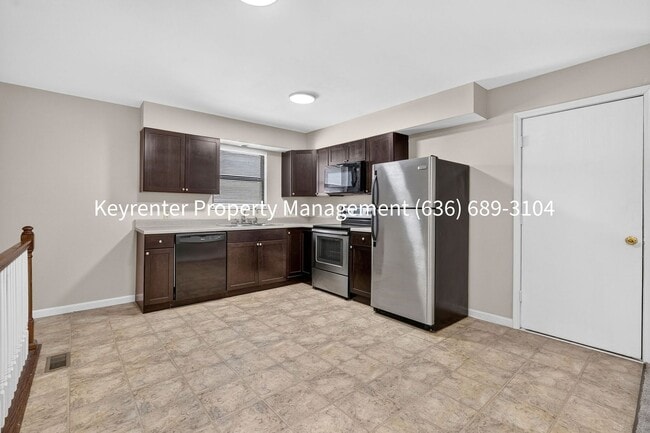 Building Photo - Spacious 2-Bedroom Duplex with Finished Walkout Lower Level