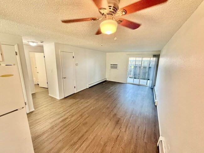 Building Photo - Updated 2 bedroom apartment in north Loveland! Rent Includes Water/Sewer/Gas/Trash/Common Area El...