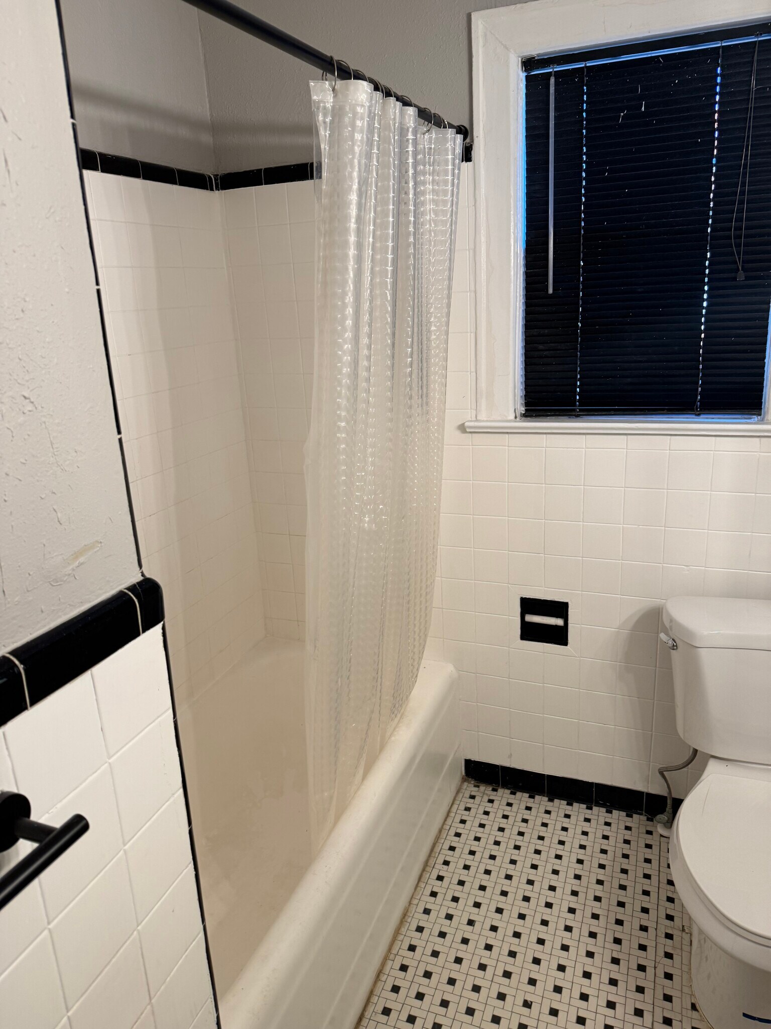 Bathroom - 2589 Park St