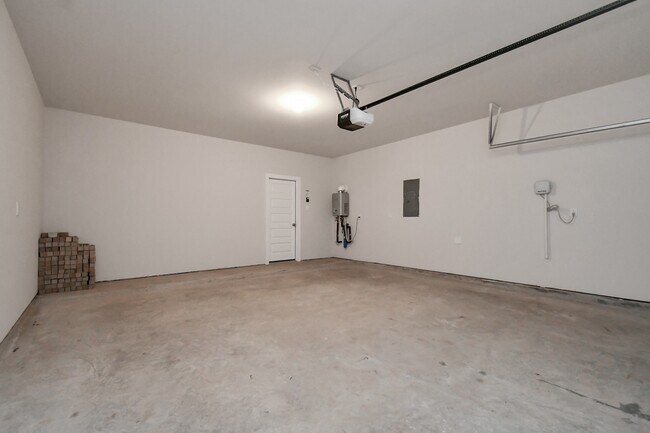 Building Photo - 16513 Breezy Knl Ct