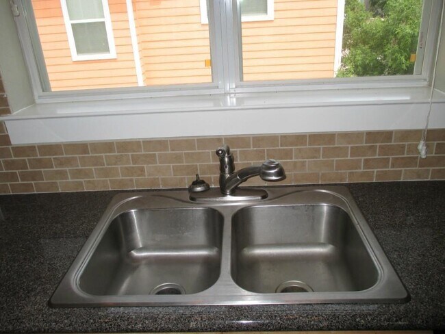 Building Photo - 1601 Miriam Ave