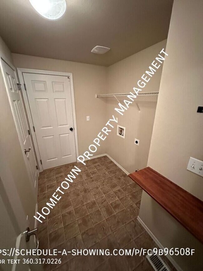 Building Photo - 2406 Pleasanton Ct SE