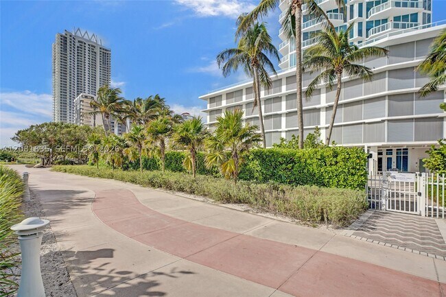 Building Photo - 6515 Collins Ave
