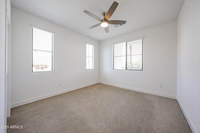 Building Photo - 2511 W Queen Creek Rd
