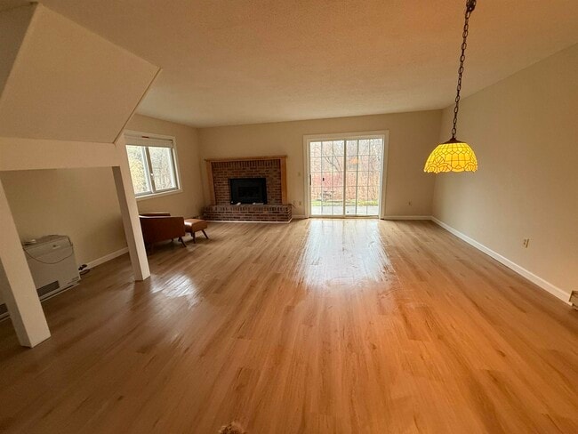 Building Photo - L4 Stonehedge Dr