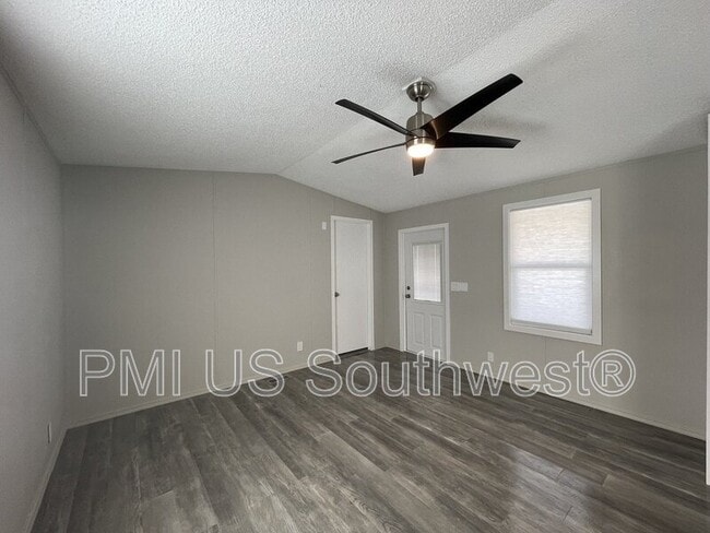 Building Photo - 437 Riverfront Dr