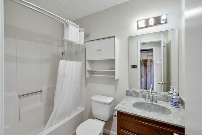 Building Photo - 16001 Awalt Dr