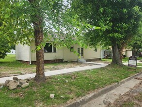 Building Photo - 2 Bedroom House in Newport, IN