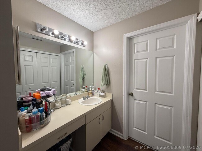 Building Photo - 13025 Meadowbreeze Dr