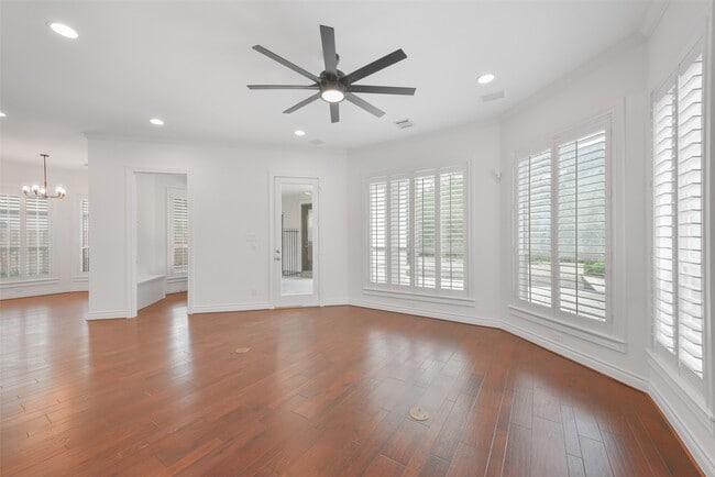 Building Photo - 3724 Wroxton Rd